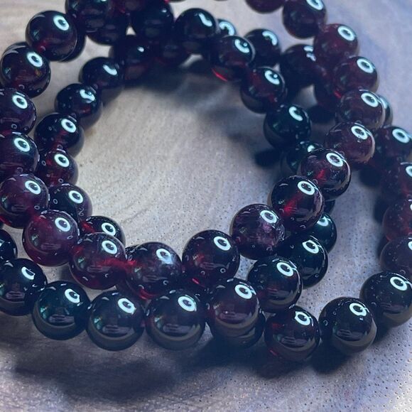Garnet deep red stretch beaded bracelet 7” crystal healing beads 8mm high qualit - Picture 7 of 8